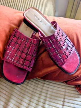 Y2K square-toe, woven texture slides